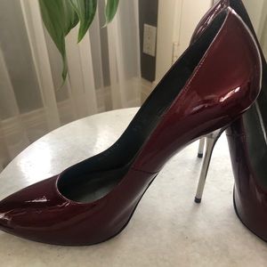 The iconic DAGGER by Stuart Weitzman!